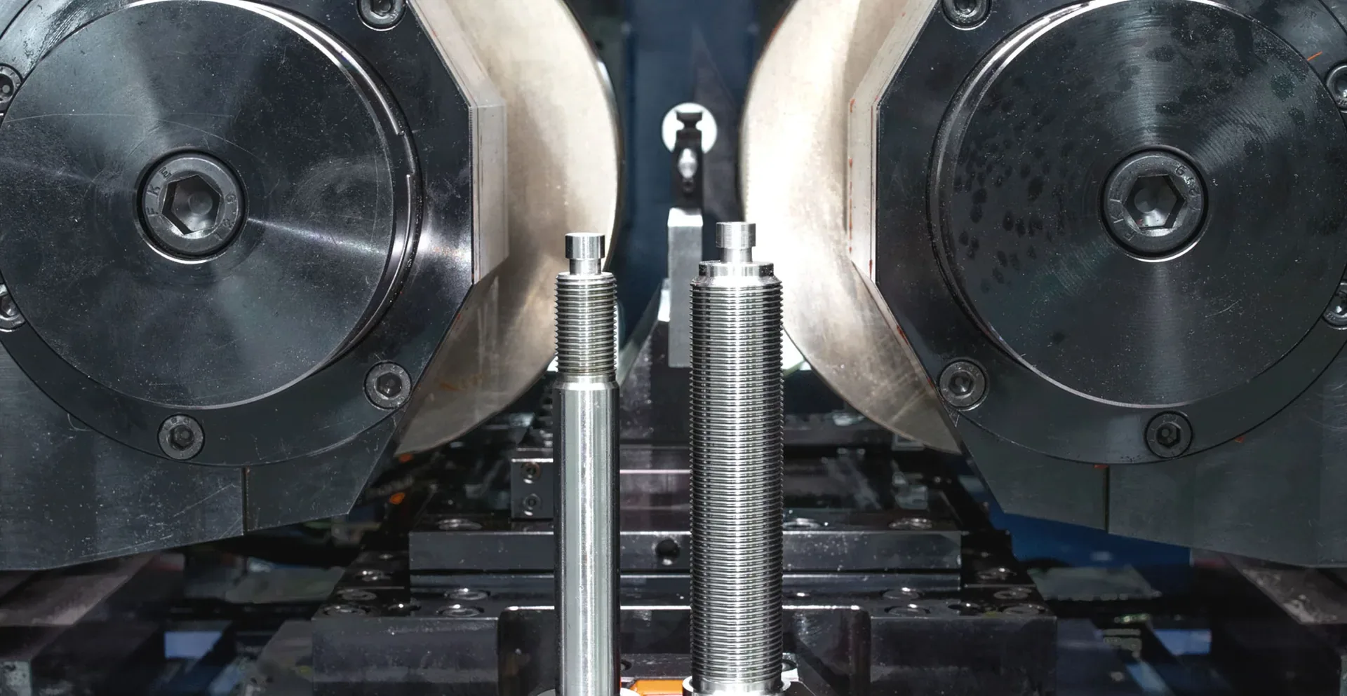 Thread rolling dies on an EVIRT Italia machine