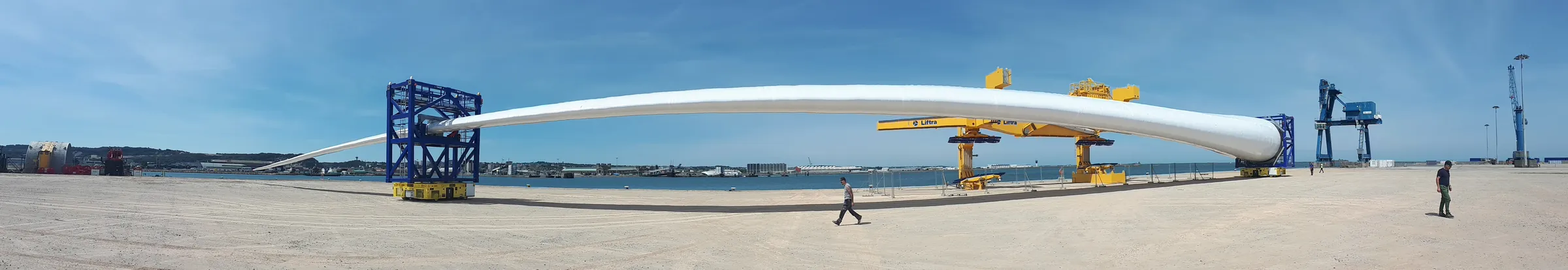 Panoramic view of a wind turbine blade carried by Morello OMNI carts
