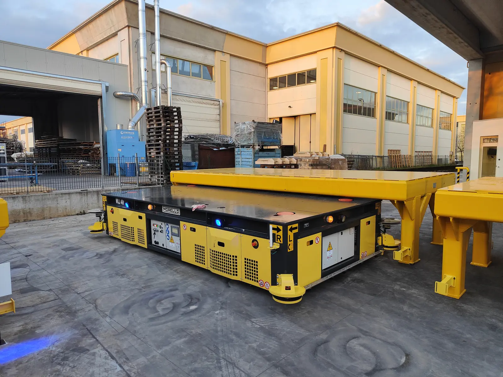 Morello 46 t outdoor AGV driving between transport frames in the factory yard