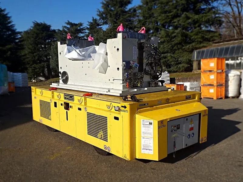 Morello 50 t battery flatbed cart carrying an injection mold