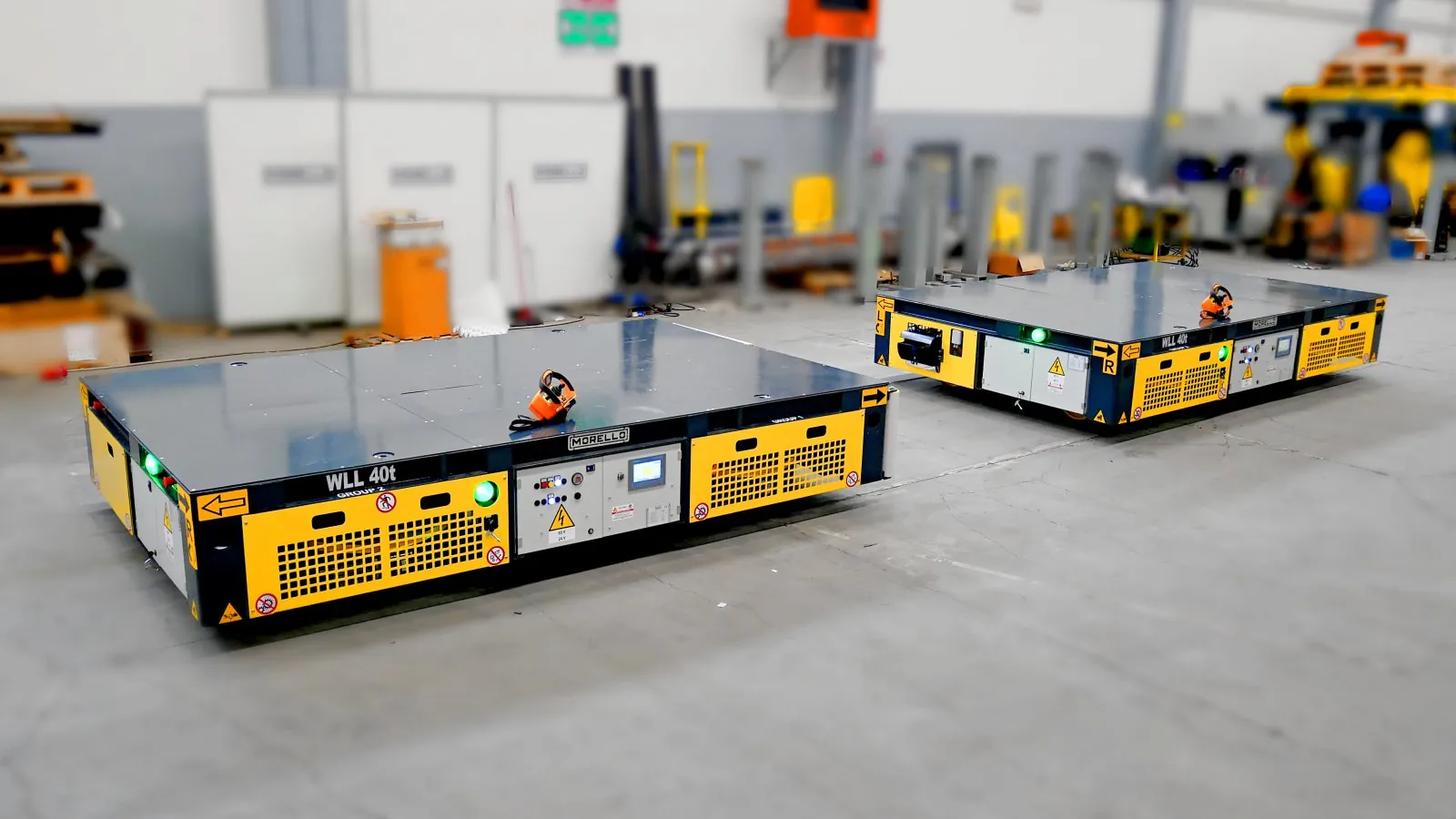 Two synchronized Morello modular transporters, 40 t + 40 t, for locomotive transport
