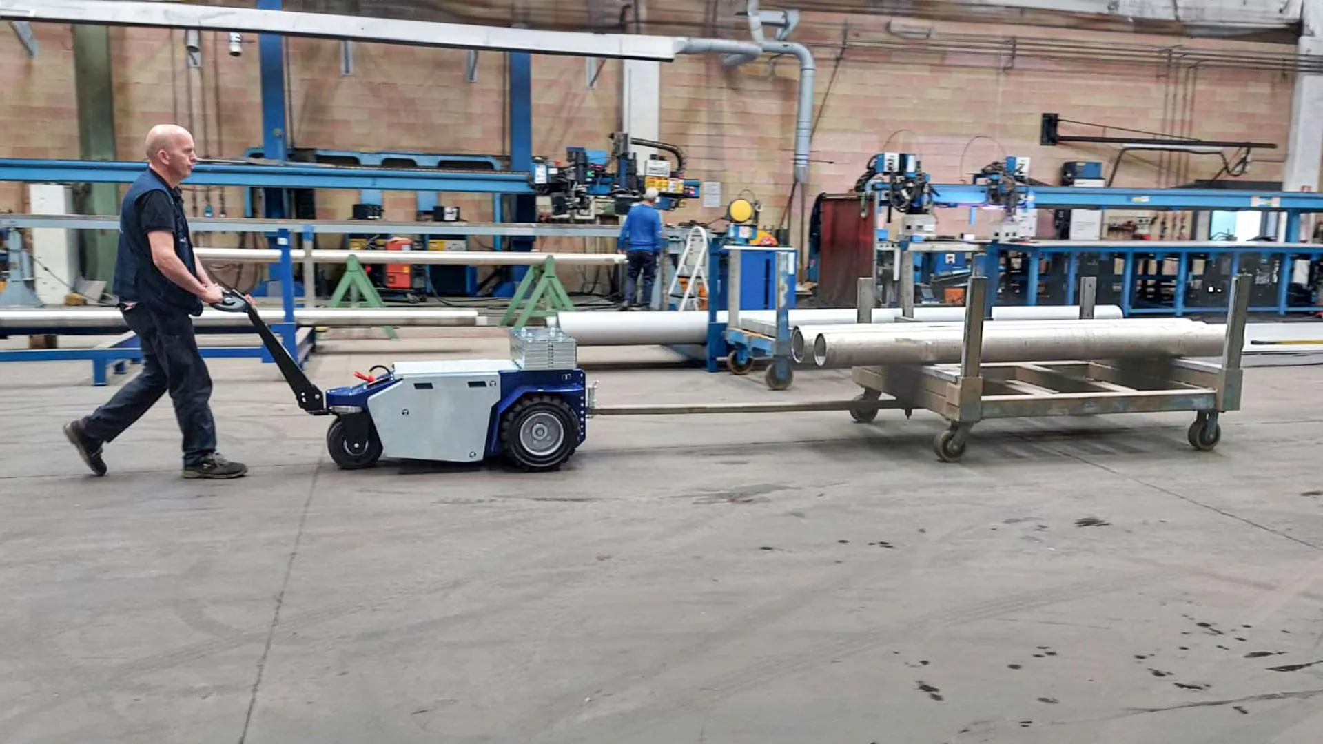 Zallys M10 electric mover towing pipes on a special trolley